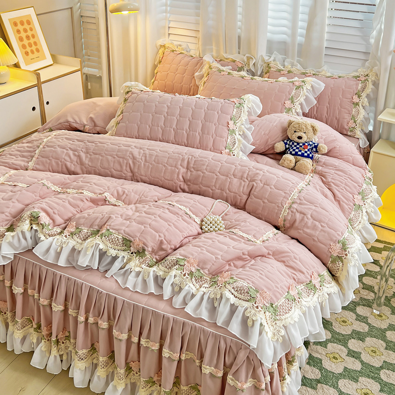 Розовый комплект постельного б – обзор и цена Embroidery Quilt Cover