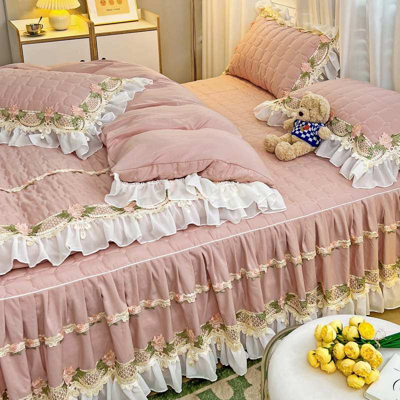 Розовый комплект постельного б – обзор и цена Embroidery Quilt Cover